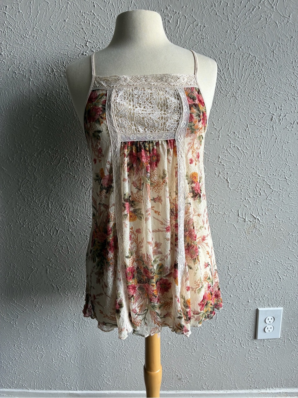 Denim & Supply Ralph Lauren
Boho Floral Lace Tank Top
Y2K Cottagecore Size M.
